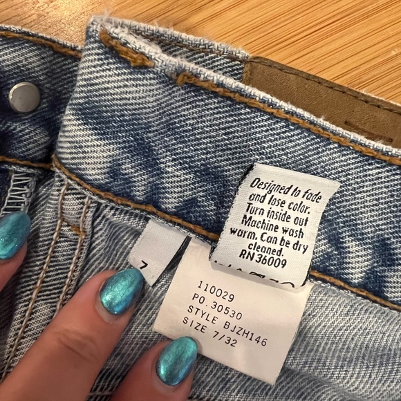 Cut off Jean shorts - Picture 3 of 3